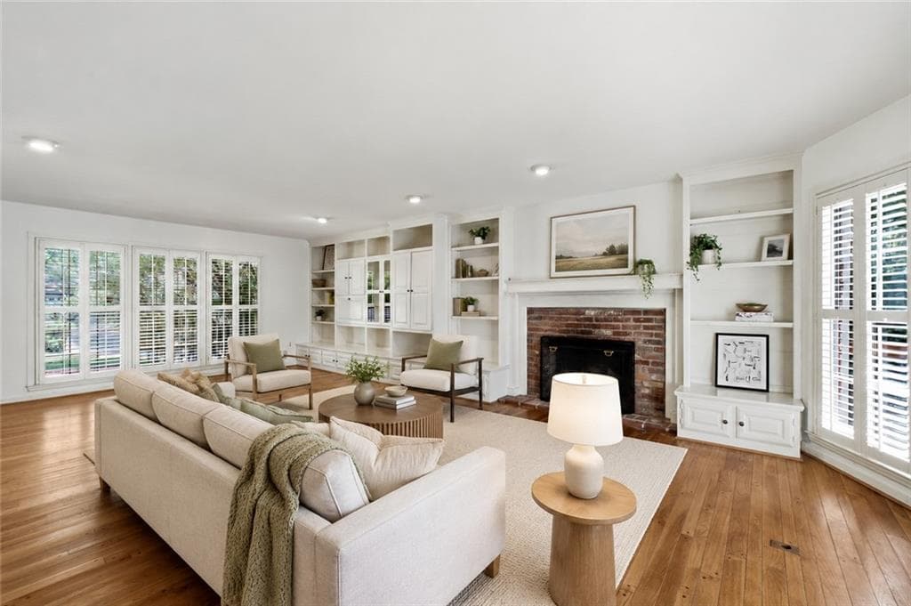 4 bedroom, 3 bathroom, 2,707 sq ft single family residence for sale at 7140 Duncourtney Drive, Sandy Springs, GA 30328 — photo 4