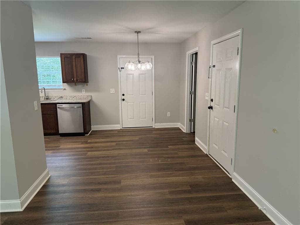 3 bedroom, 2 bathroom, 1,130 sq ft single family residence under contract at 4411 Whitmire Circle, Gainesville, GA 30506 — photo 9