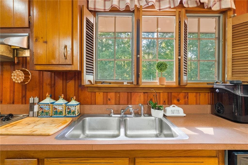 5 bedroom, 5 bathroom, 4,748 sq ft single family residence for sale at 4671 Dogwood Drive, Acworth, GA 30101 — photo 10