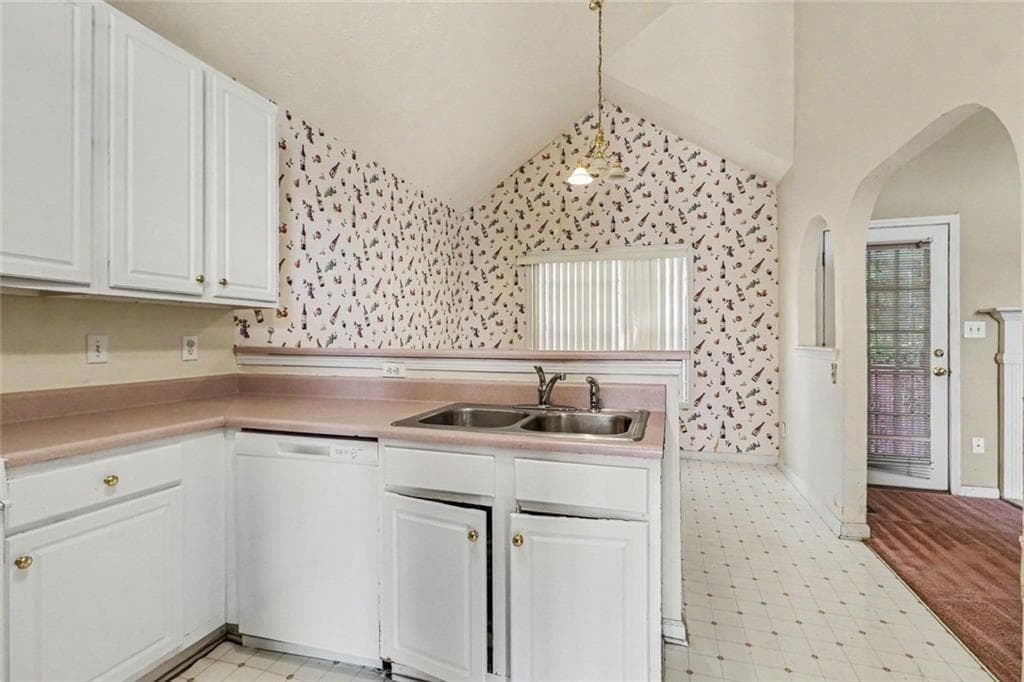 4 bedroom, 3 bathroom, 2,334 sq ft single family residence for sale at 715 Sylvia Court, Riverdale, GA 30296 — photo 7
