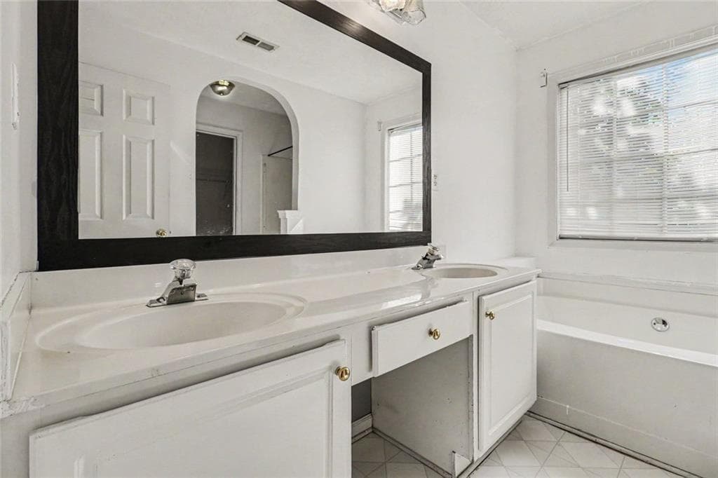 4 bedroom, 3 bathroom, 2,334 sq ft single family residence for sale at 715 Sylvia Court, Riverdale, GA 30296 — photo 9