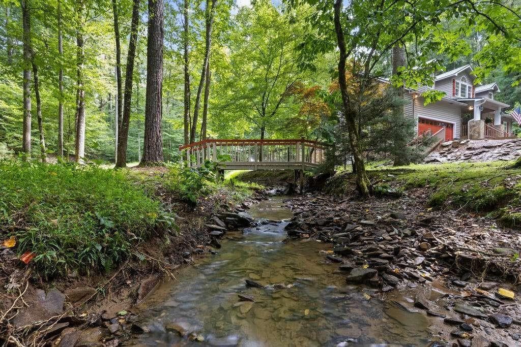 5 bedroom, 3 bathroom, 3,256 sq ft single family residence for sale at 434 Lemmon Drive, Ellijay, GA 30540 — photo 3