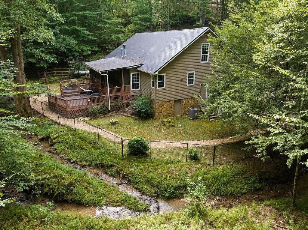 5 bedroom, 3 bathroom, 3,256 sq ft single family residence for sale at 434 Lemmon Drive, Ellijay, GA 30540 — photo 5