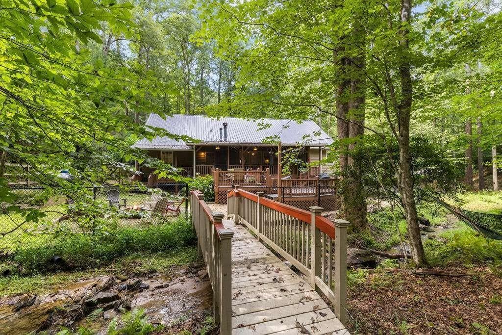 5 bedroom, 3 bathroom, 3,256 sq ft single family residence for sale at 434 Lemmon Drive, Ellijay, GA 30540 — photo 6