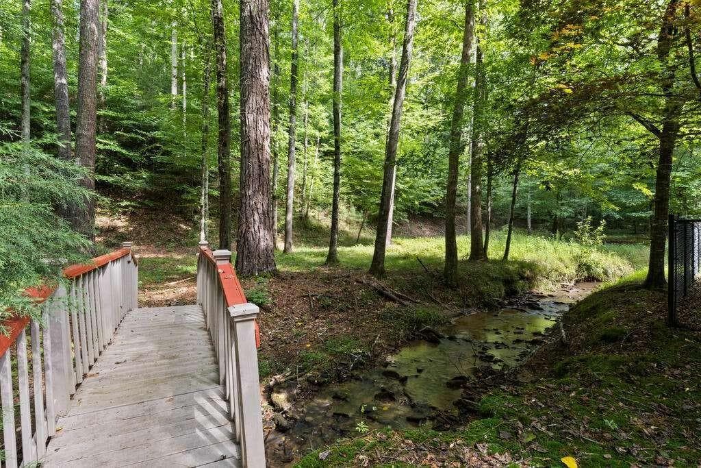 5 bedroom, 3 bathroom, 3,256 sq ft single family residence for sale at 434 Lemmon Drive, Ellijay, GA 30540 — photo 9