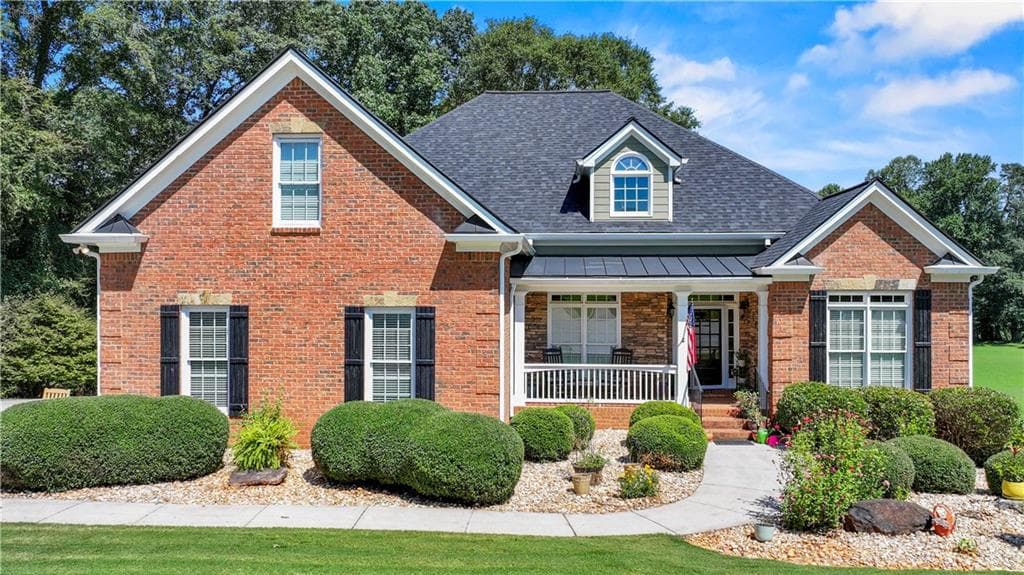4 bedroom, 4 bathroom, 2,768 sq ft single family residence under contract at 100 Cole Point, Hoschton, GA 30548