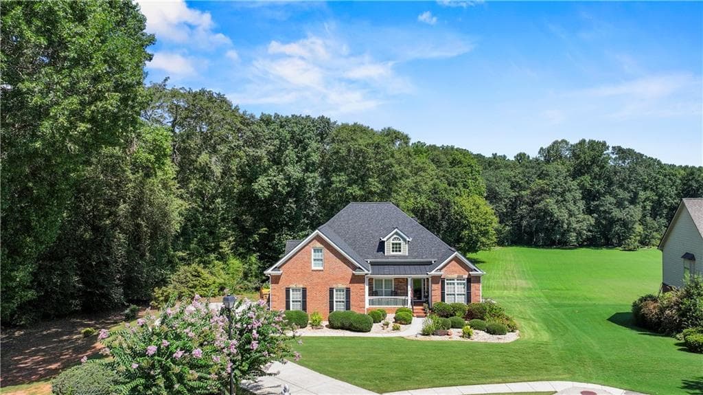 4 bedroom, 4 bathroom, 2,768 sq ft single family residence under contract at 100 Cole Point, Hoschton, GA 30548 — photo 2