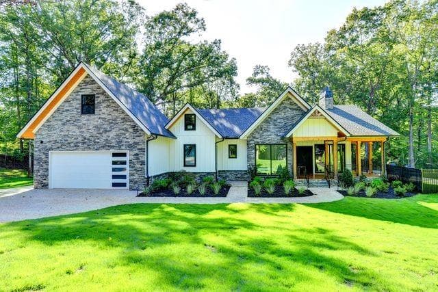 5 bedroom, 5 bathroom, 6,000 sq ft single family residence for sale at 3933 Skyline Drive, Gainesville, GA 30501 — photo 4