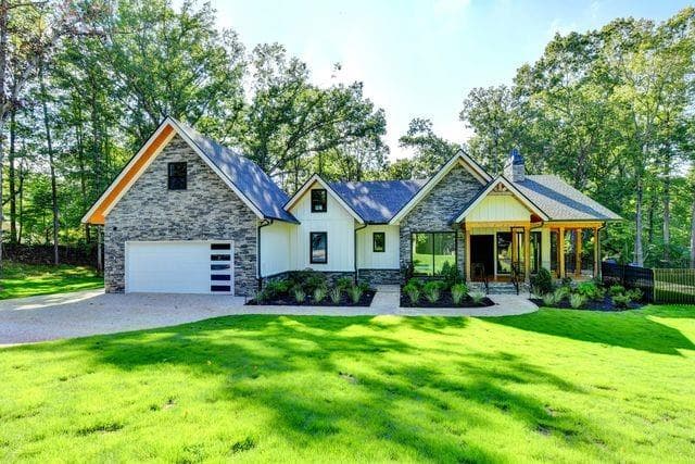 5 bedroom, 5 bathroom, 6,000 sq ft single family residence for sale at 3933 Skyline Drive, Gainesville, GA 30501 — photo 5