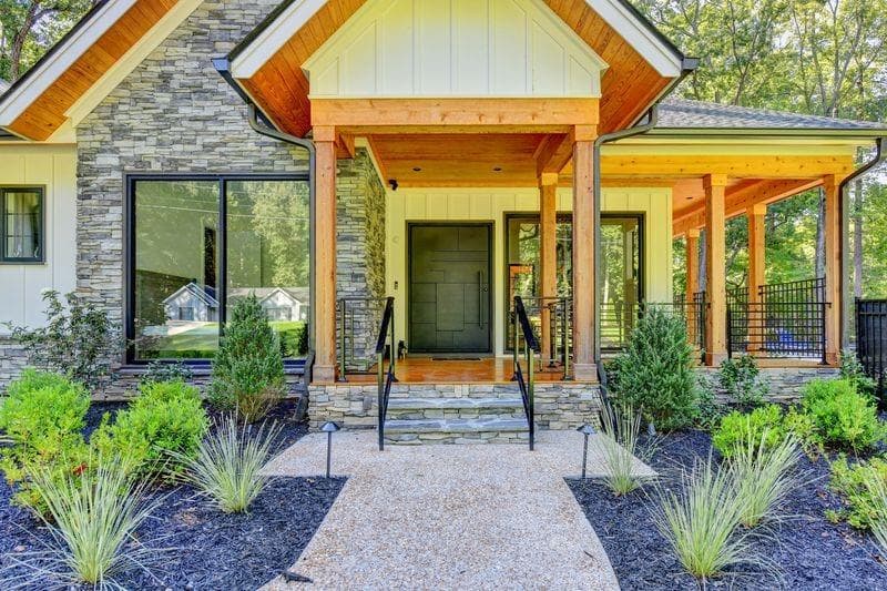5 bedroom, 5 bathroom, 6,000 sq ft single family residence for sale at 3933 Skyline Drive, Gainesville, GA 30501 — photo 6