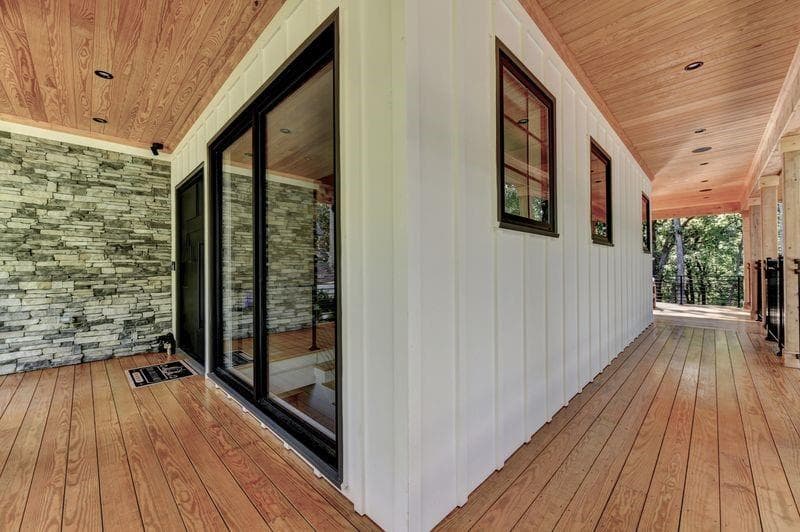 5 bedroom, 5 bathroom, 6,000 sq ft single family residence for sale at 3933 Skyline Drive, Gainesville, GA 30501 — photo 9