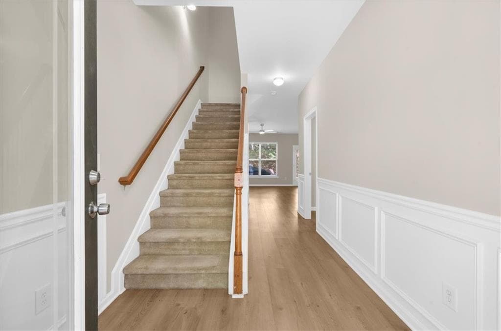 3 bedroom, 3 bathroom, 1,864 sq ft townhouse under contract at 310 Stream Side Pass, Woodstock, GA 30188 — photo 3