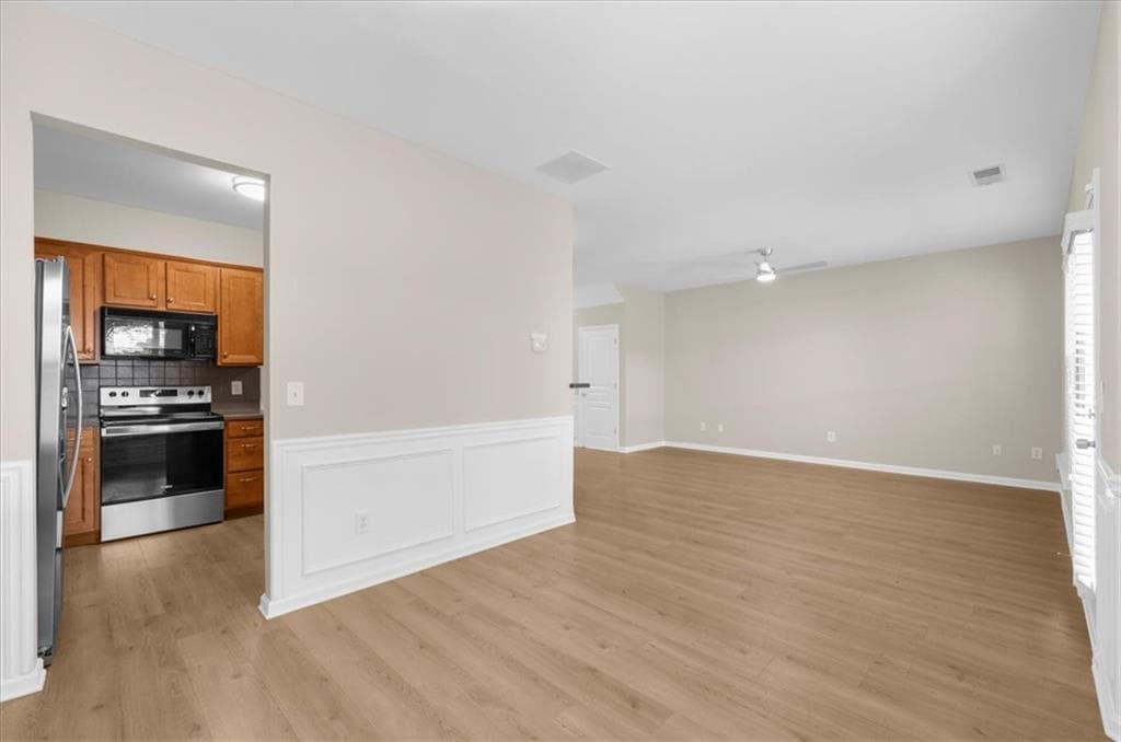 3 bedroom, 3 bathroom, 1,864 sq ft townhouse under contract at 310 Stream Side Pass, Woodstock, GA 30188 — photo 10