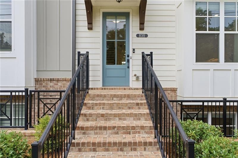 3 bedroom, 4 bathroom, 2,263 sq ft townhouse under contract at 835 Green Sapling Trail, Suwanee, GA 30024 — photo 4