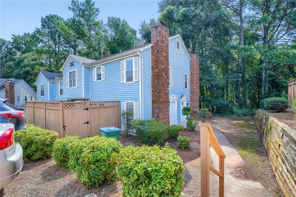 2 bedroom, 2 bathroom, 1,200 sq ft townhouse for sale at 1119 Greenyard Way, Norcross, GA 30093 — photo 2