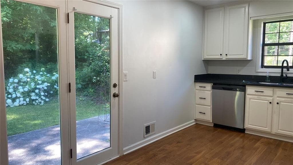 3 bedroom, 2 bathroom, 1,296 sq ft single family residence for rent at 1807 Merry Oak Road, Marietta, GA 30008 for $2,000 a month — photo 7