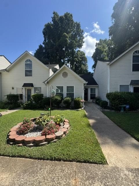 2 bedroom, 1 bathroom, 984 sq ft townhouse for sale at 9063 Stoneleigh Trace, Douglasville, GA 30134