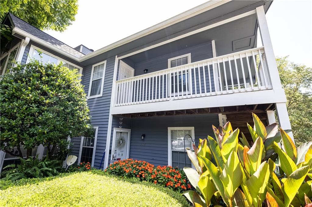 2 bedroom, 2 bathroom, 1,100 sq ft condominium for sale at 810 Gettysburg Place, Sandy Springs, GA 30350