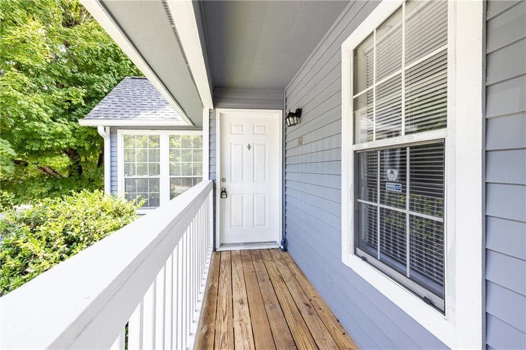 2 bedroom, 2 bathroom, 1,100 sq ft condominium for sale at 810 Gettysburg Place, Sandy Springs, GA 30350 — photo 2