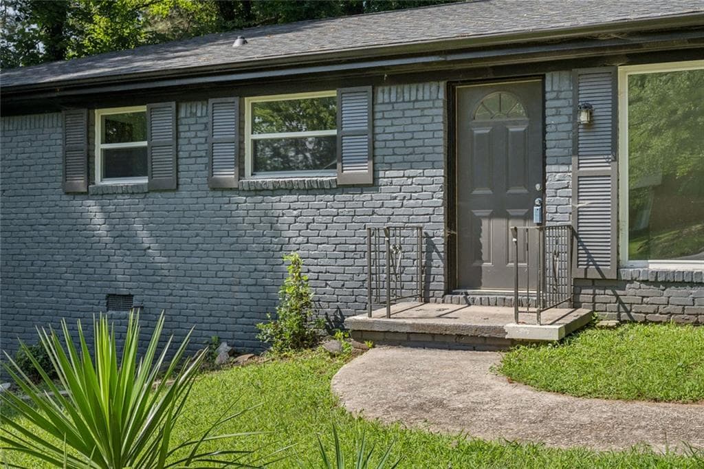 3 bedroom, 2 bathroom, 1,200 sq ft single family residence for sale at 5726 Southwick Court, Atlanta, GA 30349 — photo 4