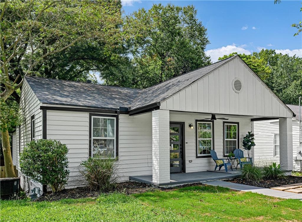 3 bedroom, 2 bathroom, 1,536 sq ft single family residence under contract at 1379 Gault Street, Atlanta, GA 30315