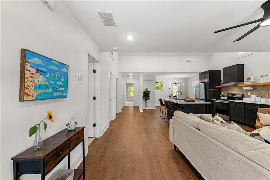 3 bedroom, 2 bathroom, 1,536 sq ft single family residence under contract at 1379 Gault Street, Atlanta, GA 30315 — photo 4