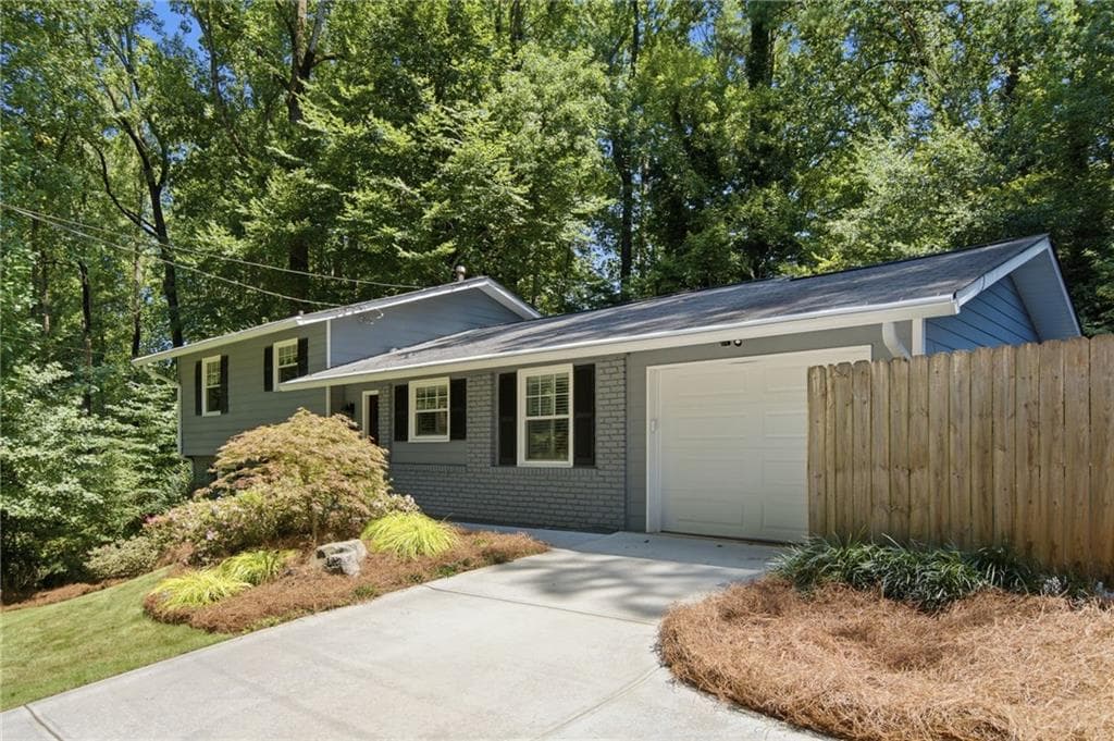 3 bedroom, 3 bathroom, 1,944 sq ft single family residence under contract at 3651 Cold Spring Lane, Atlanta, GA 30341 — photo 2