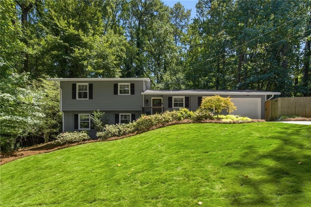 3 bedroom, 3 bathroom, 1,944 sq ft single family residence under contract at 3651 Cold Spring Lane, Atlanta, GA 30341 — photo 4