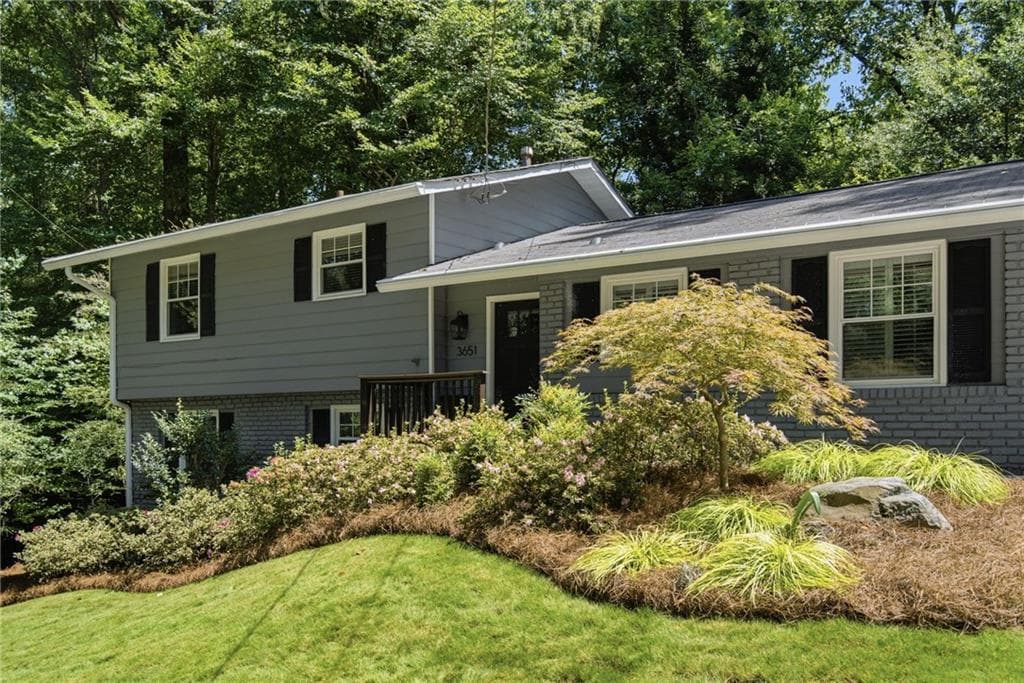 3 bedroom, 3 bathroom, 1,944 sq ft single family residence under contract at 3651 Cold Spring Lane, Atlanta, GA 30341 — photo 3