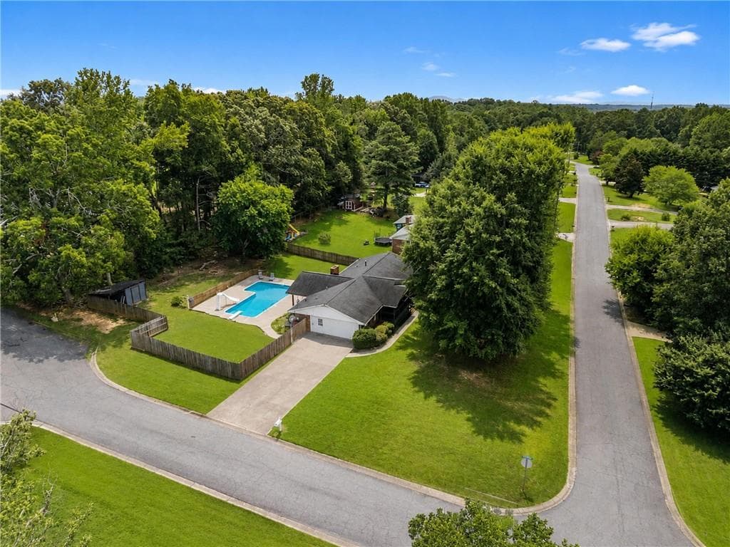 3 bedroom, 2 bathroom, 1,960 sq ft single family residence for sale at 512 Mason Drive, Canton, GA 30115 — photo 3