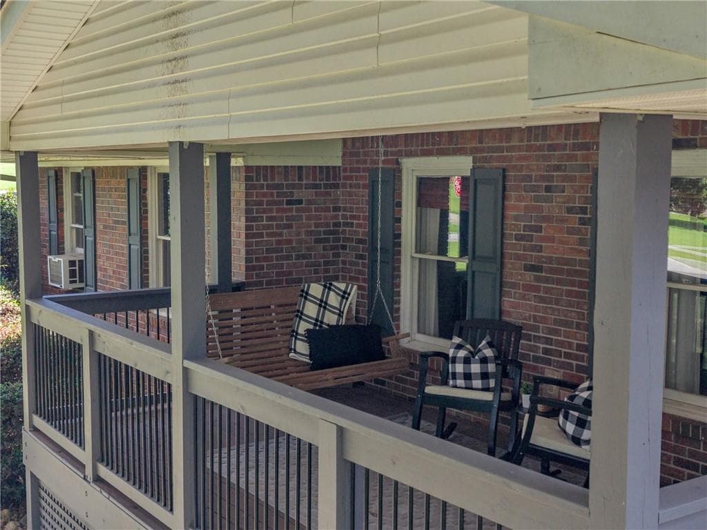 3 bedroom, 2 bathroom, 1,960 sq ft single family residence for sale at 512 Mason Drive, Canton, GA 30115 — photo 4
