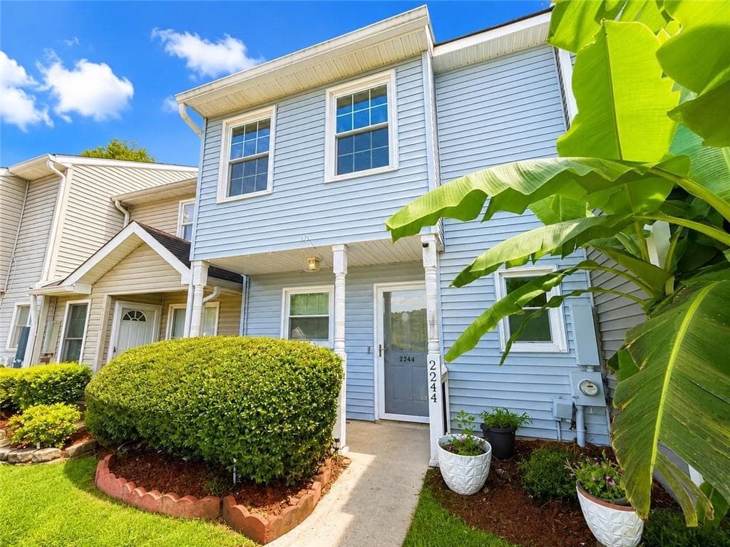 2 bedroom, 3 bathroom, 1,176 sq ft townhouse for sale at 2244 Wellington Circle, Lithonia, GA 30058 — photo 1 of 11