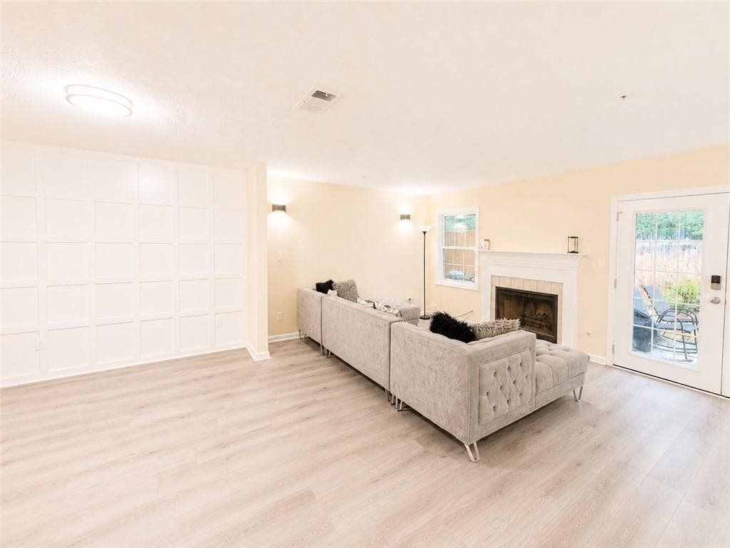 2 bedroom, 3 bathroom, 1,176 sq ft townhouse for sale at 2244 Wellington Circle, Lithonia, GA 30058 — photo 5