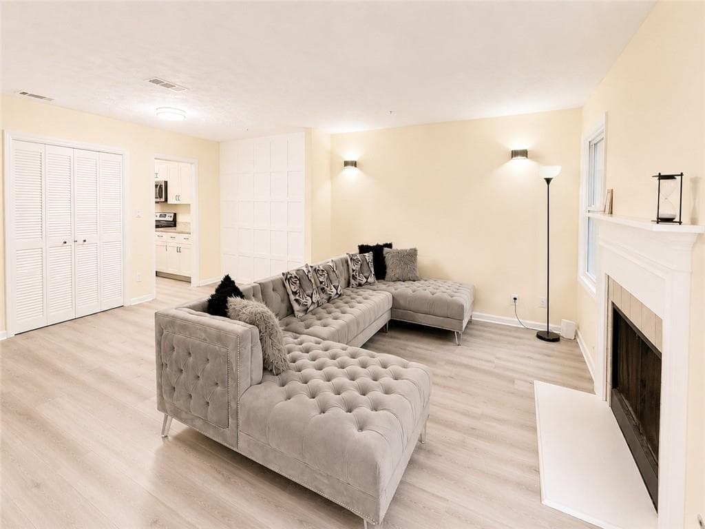 2 bedroom, 3 bathroom, 1,176 sq ft townhouse for sale at 2244 Wellington Circle, Lithonia, GA 30058 — photo 6
