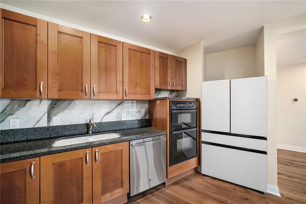 2 bedroom, 2 bathroom, 1,328 sq ft condominium for sale at 2881 Peachtree Road 802, Atlanta, GA 30305 — photo 8
