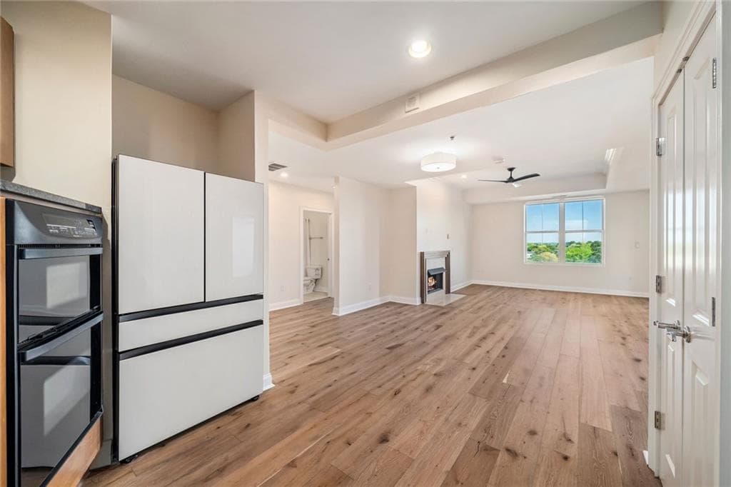 2 bedroom, 2 bathroom, 1,328 sq ft condominium for sale at 2881 Peachtree Road 802, Atlanta, GA 30305 — photo 9