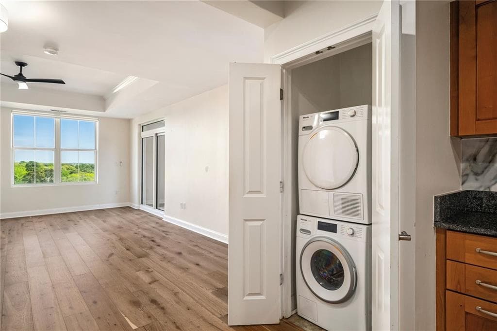 2 bedroom, 2 bathroom, 1,328 sq ft condominium for sale at 2881 Peachtree Road 802, Atlanta, GA 30305 — photo 10