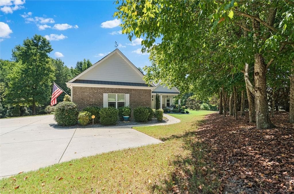 4 bedroom, 4 bathroom, 2,817 sq ft single family residence for sale at 212 Overlook Way, Carrollton, GA 30117 — photo 2
