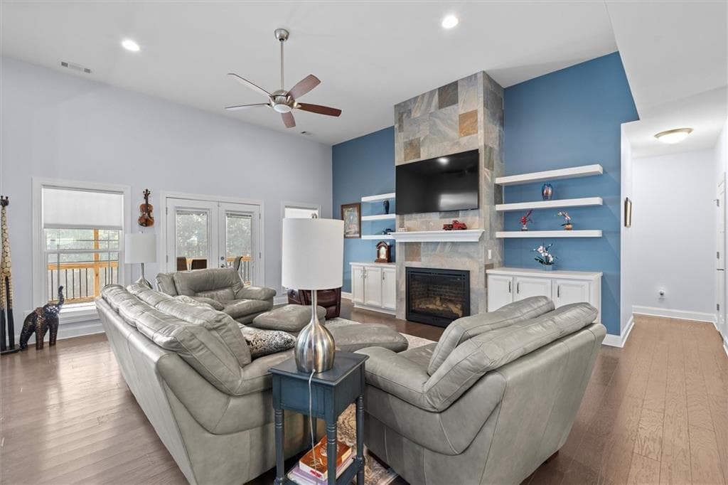 4 bedroom, 4 bathroom, 2,817 sq ft single family residence for sale at 212 Overlook Way, Carrollton, GA 30117 — photo 6