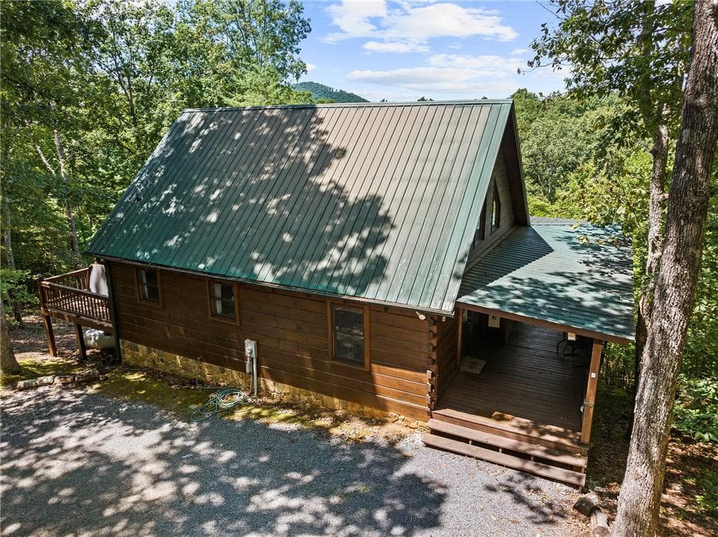 3 bedroom, 3 bathroom, 2,076 sq ft single family residence for sale at 220 Lakota Lane, Mineral Bluff, GA 30559 — photo 4