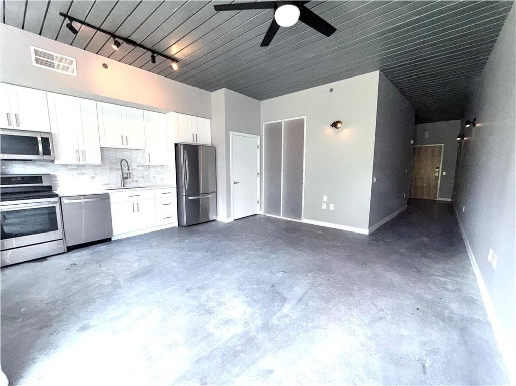1 bedroom, 1 bathroom, 722 sq ft condominium for rent at 620 Glen Iris Drive 317, Atlanta, GA 30308 for $1,750 a month — photo 2