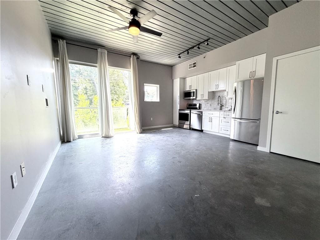 1 bedroom, 1 bathroom, 722 sq ft condominium for rent at 620 Glen Iris Drive 317, Atlanta, GA 30308 for $1,750 a month — photo 1 of 19