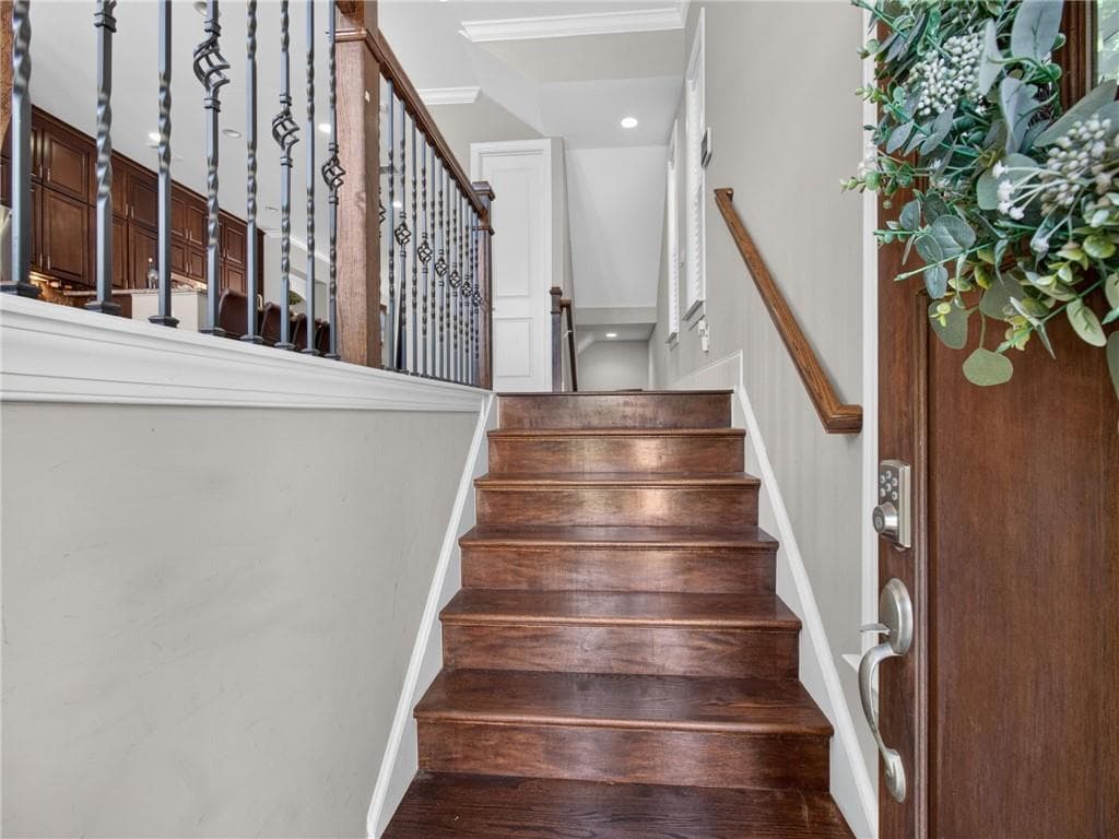 4 bedroom, 4 bathroom, 3,446 sq ft townhouse for sale at 2726 Avington Lane, Smyrna, GA 30080 — photo 2