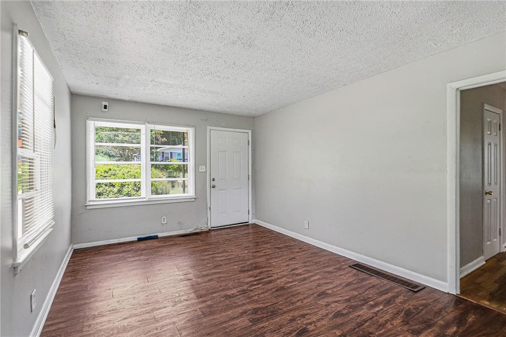 2 bedroom, 1 bathroom, 825 sq ft single family residence for sale at 297 Reed Street, Scottdale, GA 30079 — photo 7