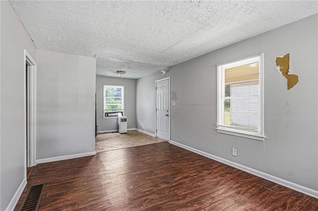 2 bedroom, 1 bathroom, 825 sq ft single family residence for sale at 297 Reed Street, Scottdale, GA 30079 — photo 8