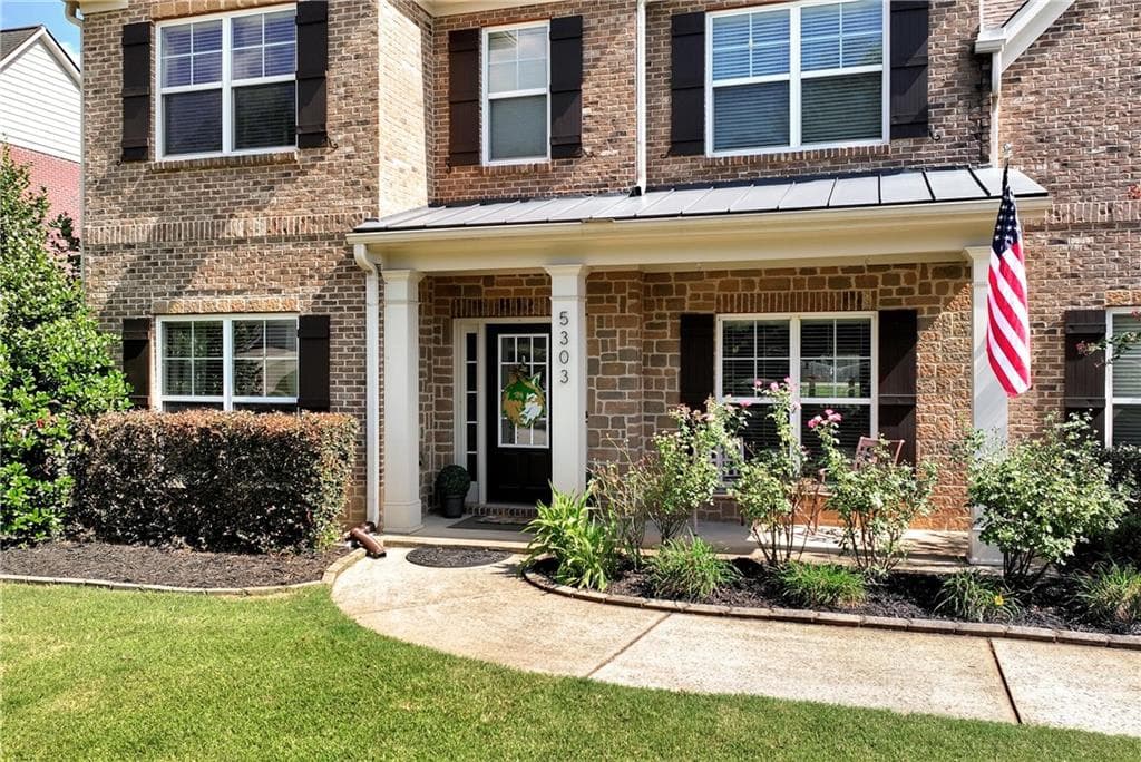 4 bedroom, 3 bathroom, 2,651 sq ft single family residence for sale at 5303 Timber Wild Lane, Buford, GA 30518 — photo 2