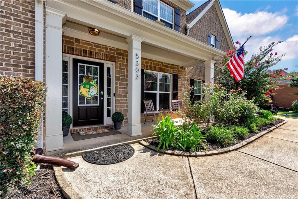 4 bedroom, 3 bathroom, 2,651 sq ft single family residence for sale at 5303 Timber Wild Lane, Buford, GA 30518 — photo 3