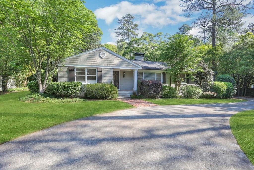 4 bedroom, 4 bathroom, 2,445 sq ft single family residence for rent at 611 Peachtree Battle Avenue, Atlanta, GA 30327 for $5,250 a month — photo 2