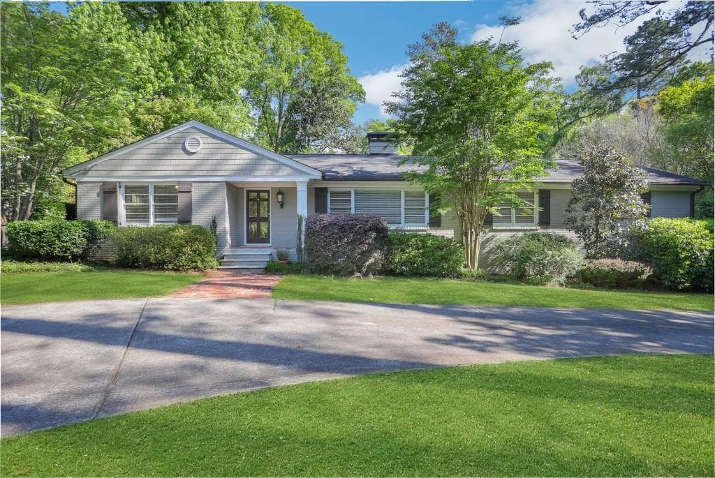 4 bedroom, 4 bathroom, 2,445 sq ft single family residence for rent at 611 Peachtree Battle Avenue, Atlanta, GA 30327 for $5,250 a month — photo 3