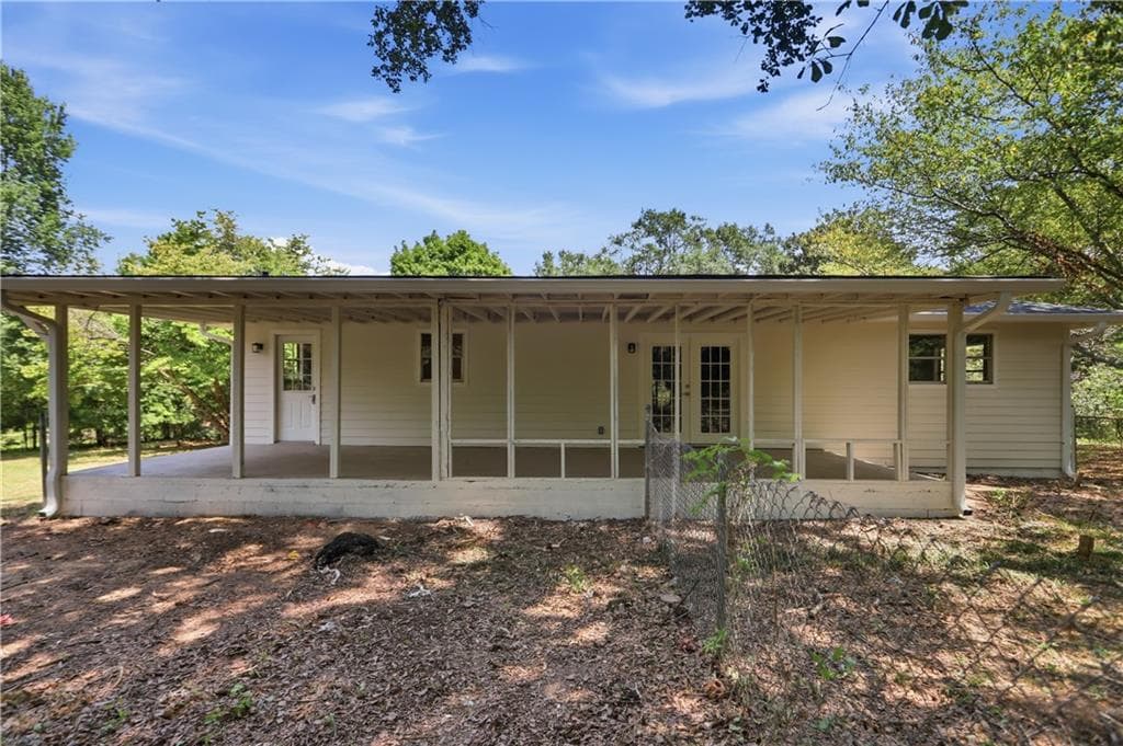 4 bedroom, 2 bathroom, 1,803 sq ft single family residence under contract at 2001 Lietch Lane, Conyers, GA 30012 — photo 5